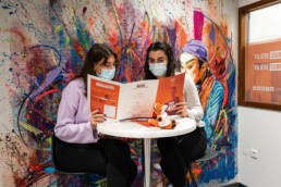 Photo d'étudiants qui lit à Toulouse